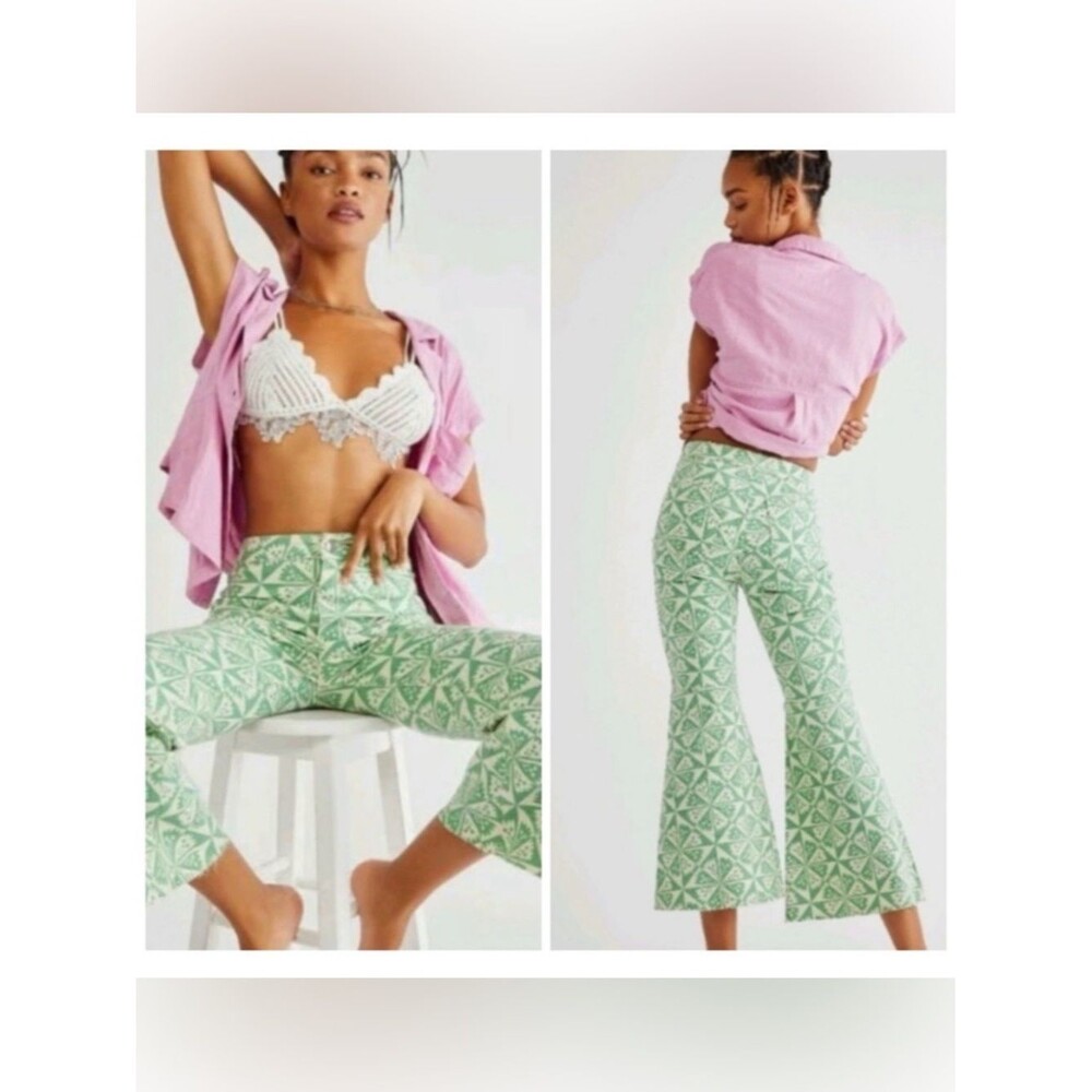 We the Free Kick Crop Flare Green Geometric Pants size 30